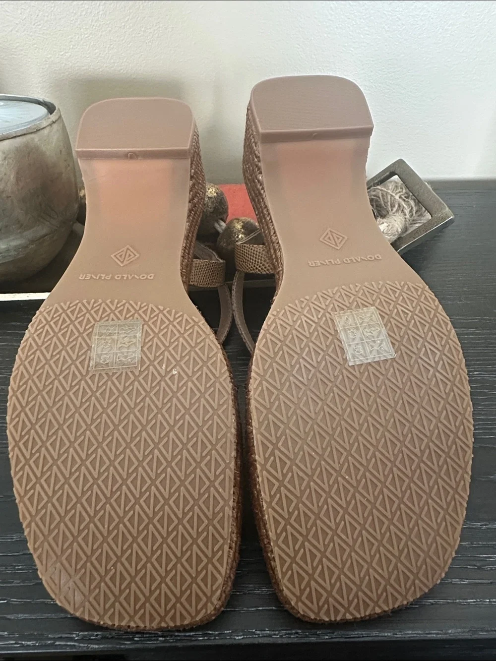 Donald Pliner Rosalie Sandals, Size 7.5